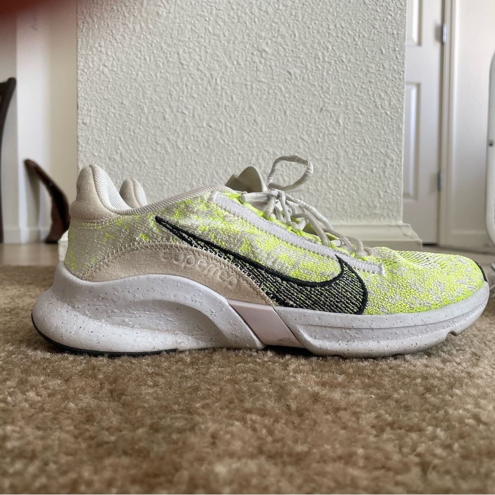 Nike Superrep Go 3 NN Flyknit shoes

womens 8 men’s 6.5
white / volt color
